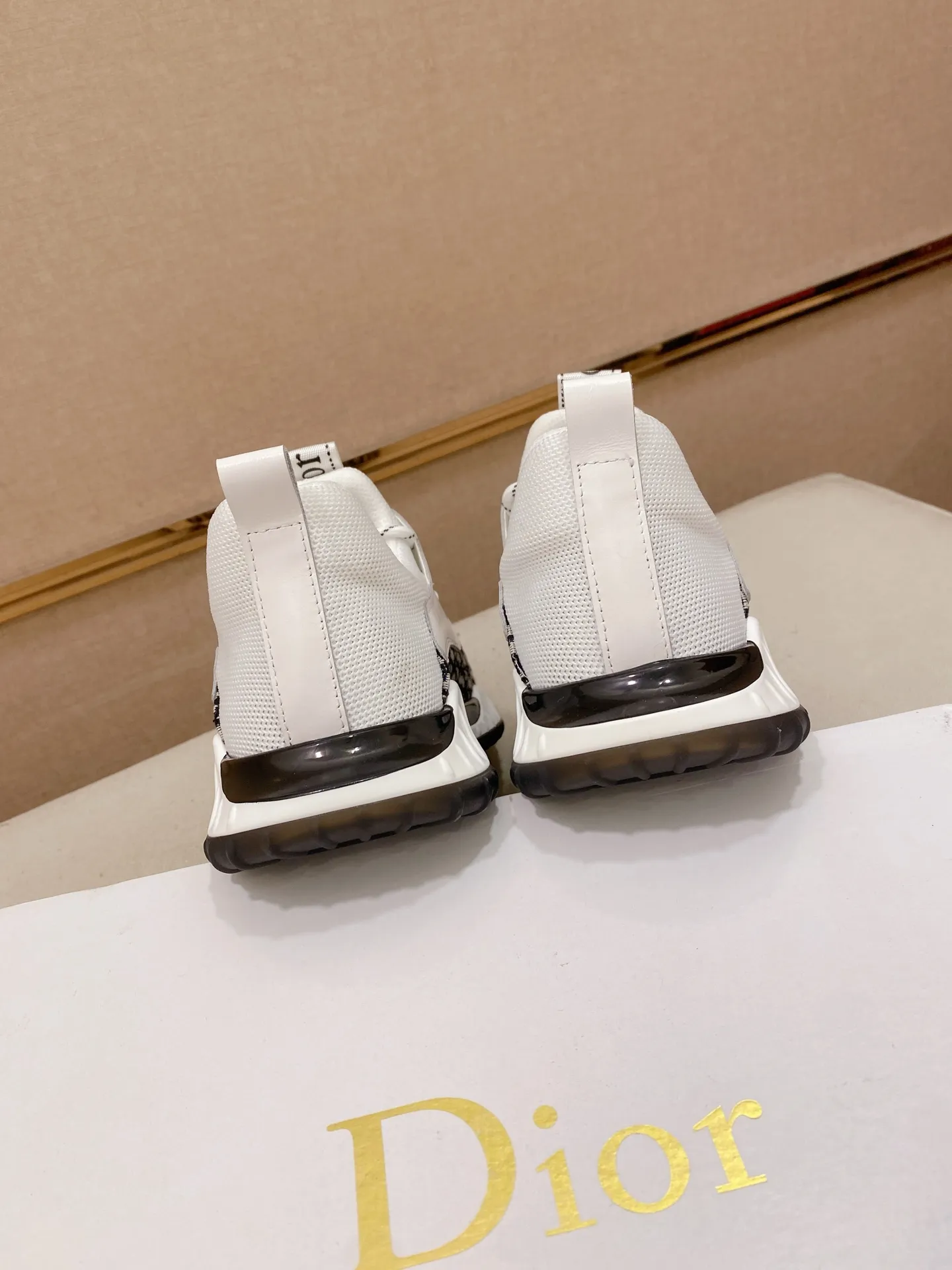 Factory price: 440💰[Dior·Dior] New casual sports style men's shoes, new spring and summer design, perfect workmanship, lace-up lazy style to create wardrobe quality, upper: imported cowhide, sheepskin lining is soft and comfortable, ultra-light TPU wear-resistant outsole, simple, versatile fashion men's shoes, excellent color code number 38--44. (Can be customized for 45 non-refundable)